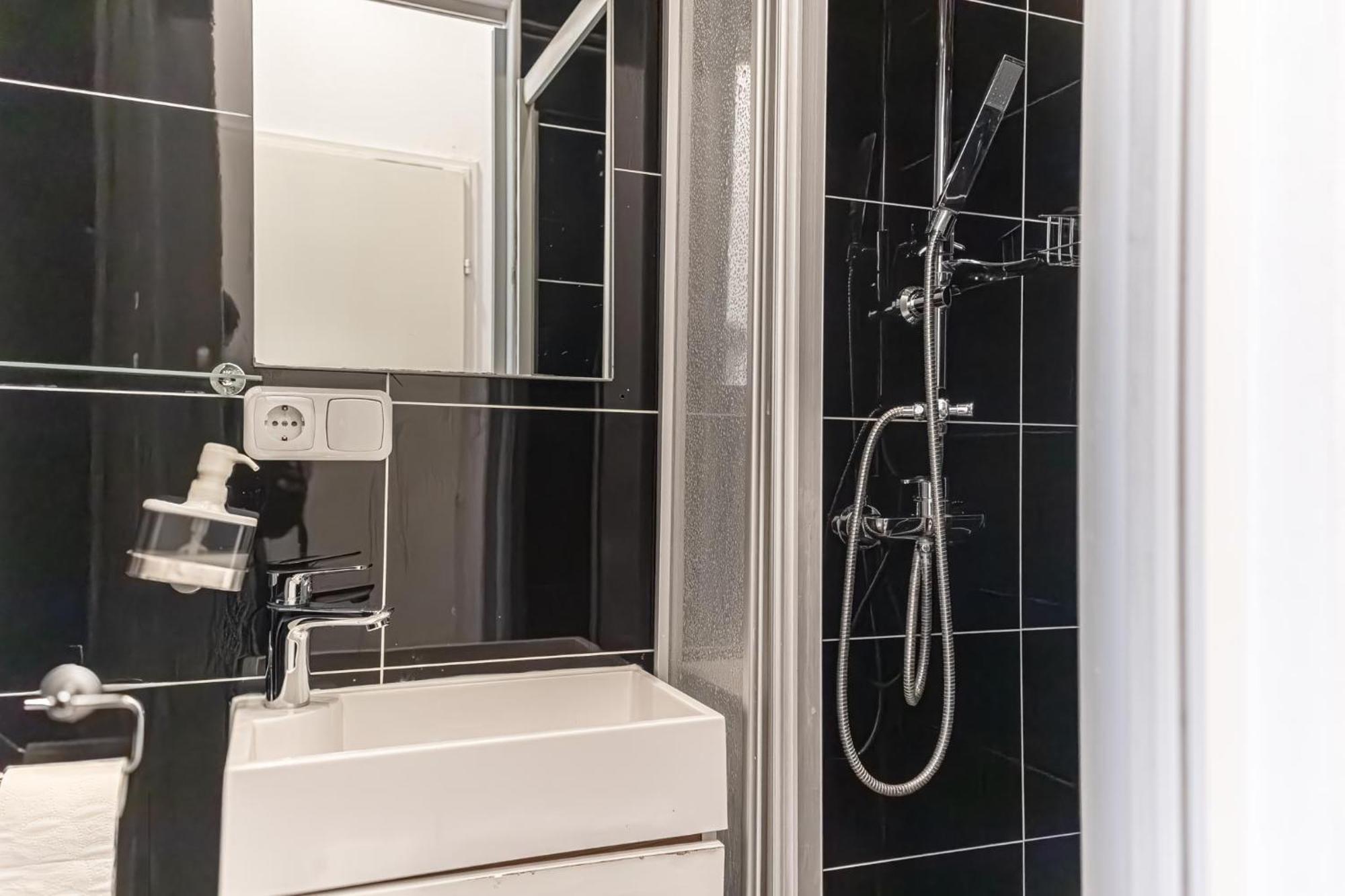 Modern 1Br Apart- Suitable For Longstays Wien Exteriör bild